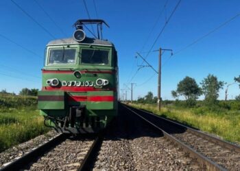 На Львівщині вантажний потяг на смерть збив 19-річного хлопця