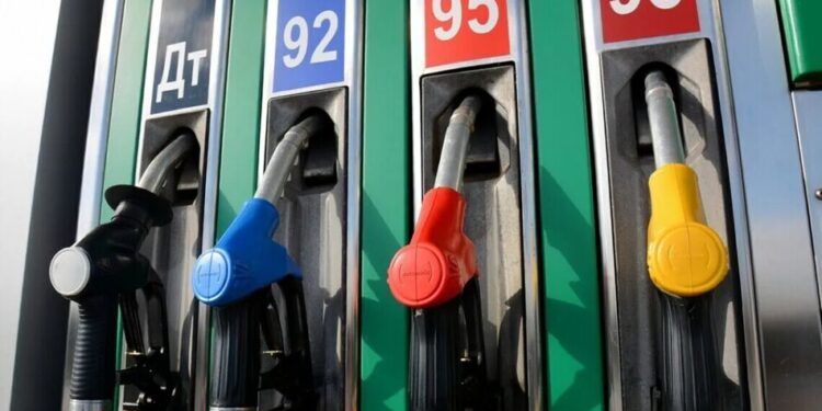 Військові рф наживаються на дефіциті пального в Криму та перепродають його на чорному ринку – ЦНС