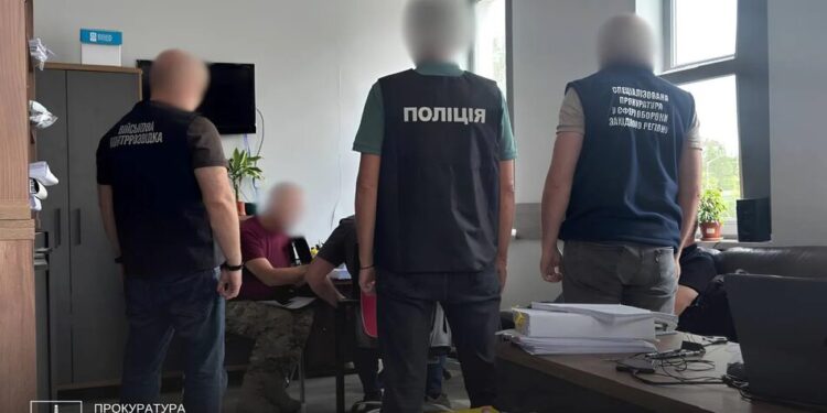 Екскомандира ТРО на Львівщині підозрюють у незаконних бойових виплатах на майже 80 млн грн