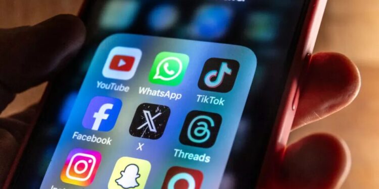 У Швеції пропонують заборонити соцмережі для дітей до 15 років
