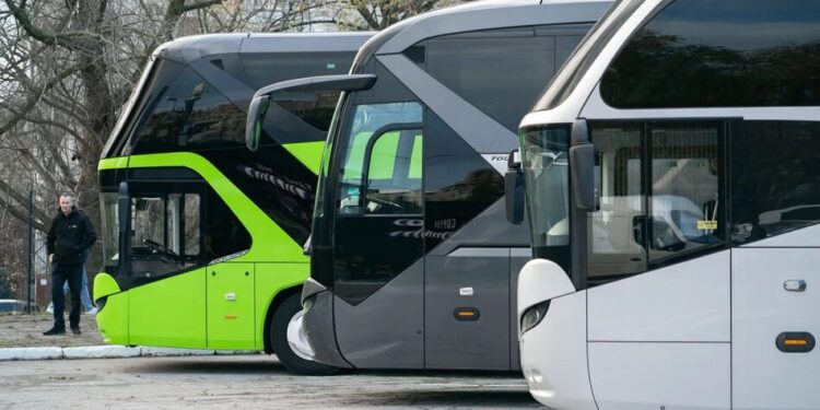Через можливі черги на "Шегинях" автобусам дозволили змінити маршрут на кордоні з Польщею