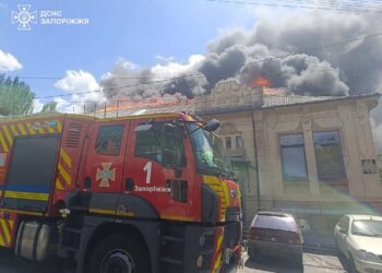 Уже 9 постраждалих у Запоріжжі після удару рф ракетою та дронами по мирних кварталах