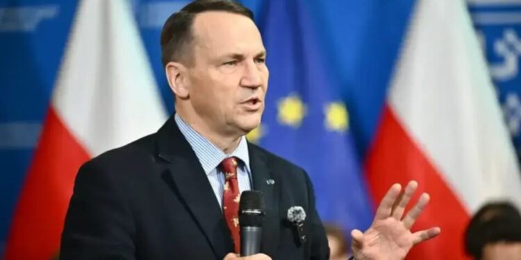 Очікуємо, що Україна виправить помилку щодо "Героїв УПА" – Сікорський
