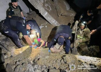 Рятувальники протягом двох годин звільняли чоловіка на Одещині, якого привалило бетонною плитою в покинутій будівлі
