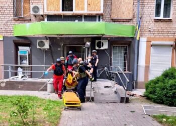 Російські удари по Нікополю та АЗС на Дніпровщині вбили жінку та поранили ще 5 людей