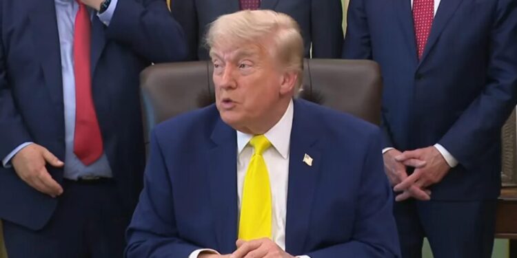 "Хороші люди": Трамп підтримав ідею зустрічі Зеленського з путіним та закликав до поступок