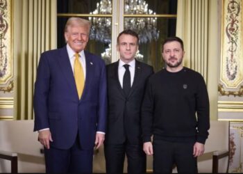 Зеленський повідомив про розмову з Трампом і Макроном, яка "може багато змінити"