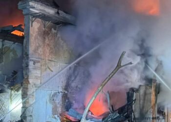 У Дніпрі померла жінка, поранена під час російської атаки на місто, двоє людей у лікарні