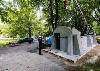 Естонія встановила перше модульне укриття за українським дизайном