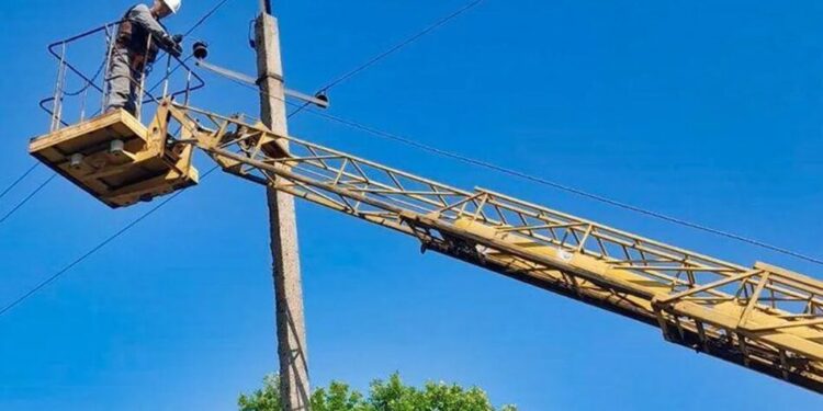 російські удари по енергетиці спричинили перебої з електропостачанням у низці регіонів – Міненерго