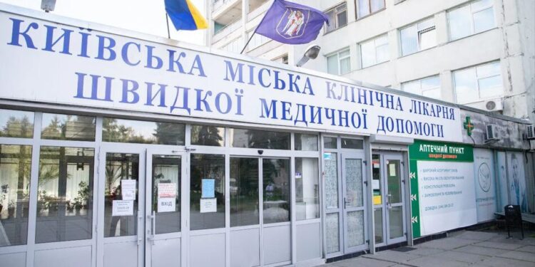 Скандал через смерть пораненого військового та низка поршень: у Києві звільнять директора лікарні швидкої меддопомоги Дороша