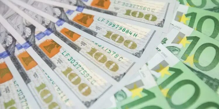 Курс валют на 18 червня: долар дещо подорожчав, а євро трохи впало