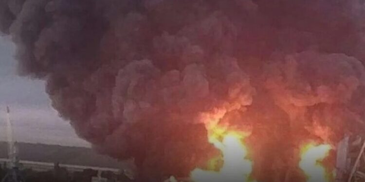 Генштаб підтвердив ураження тюменського НПЗ, терміналу в Керчі та порту "Кавказ"