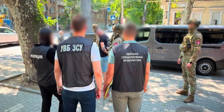 На Одещині затримали військовослужбовця, який вимагав $23 тис. за вплив на рішення ВЛК