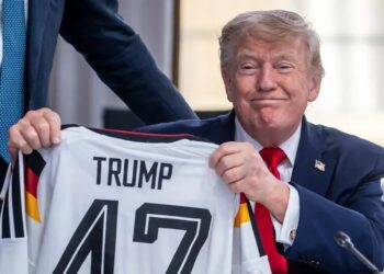 Мерц подарував Трампу форму збірної ФРН з футболу на день народження
