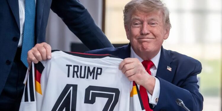 Мерц подарував Трампу форму збірної ФРН з футболу на день народження