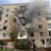 рф вдарила по багатоповерхівці в Ізюмі, є загиблий та поранені