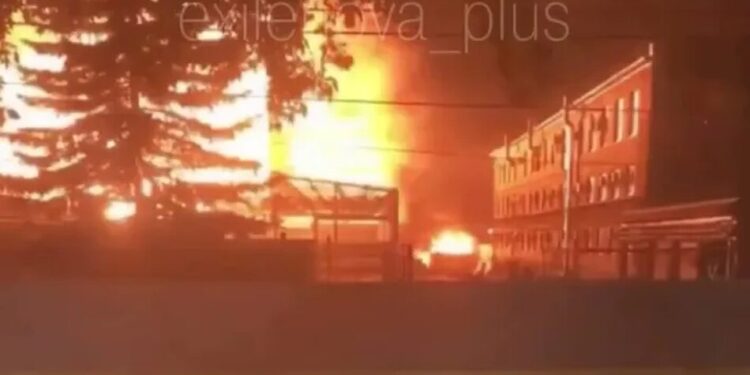 У тамбовській області рф після атаки дронів спалахнув завод, пов’язаний із виробництвом ракетних систем