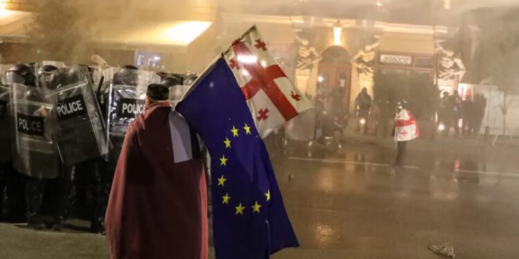 Грузія сповзає до рф, а влада використовує страх як путінський режим – посол Фінляндії