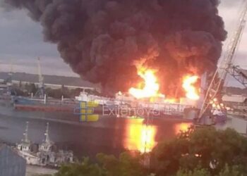 Зеленський підтвердив удари по нафтобазі та військових об'єктах окупантів в районі Керченської протоки