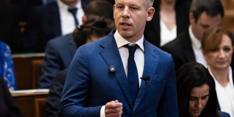 Мадяр ініціює усунення президента Угорщини через зміни до конституції