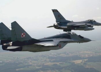Польща підняла в небо військову авіацію через масовану атаку рф по Україні