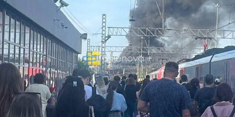 У російському петербурзі пожежа біля заводу "Арсенал", в ангарі із хімреагентами, попередньо, стався вибух