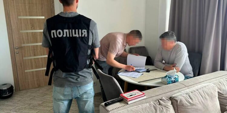 Ексочільник Мінкульту отримав підозру через схему виїзду за кордон на "музичні гастролі"