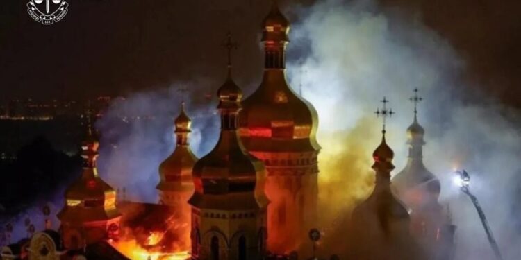 Удар рф по Лаврі кваліфікували як порушення законів та звичаїв війни – Генпрокурор Кравченко розповів деталі