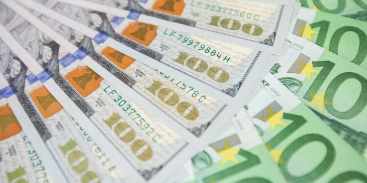 Курс валют на 26 червня: долар та євро знову подорожчали