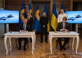 Україна та Швеція уклали угоду про закупівлю 16 винищувачів Gripen