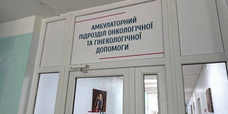 У Дрогобичі невідомі вчинили акт вандалізму у міській лікарні, пошкодивши майно кількох відділень