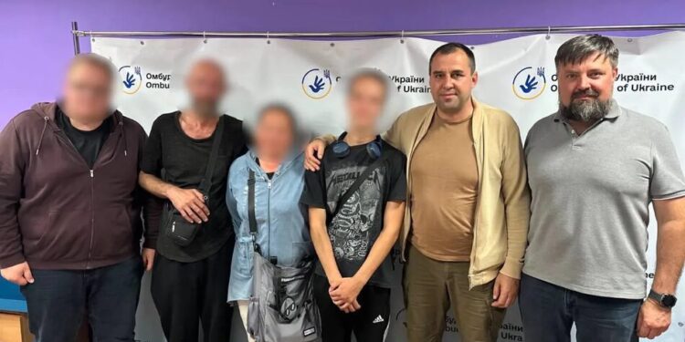 Чоловіка зі зламаними ребрами та батька дитини з інвалідністю утримували в ТЦК – Лубінець