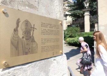 У Львові відкрили пам'ятну таблицю до 25-річчя візиту Папи Івана Павла ІІ