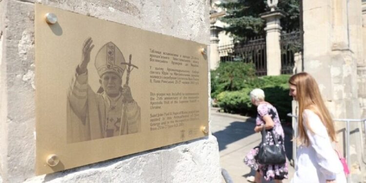 У Львові відкрили пам'ятну таблицю до 25-річчя візиту Папи Івана Павла ІІ