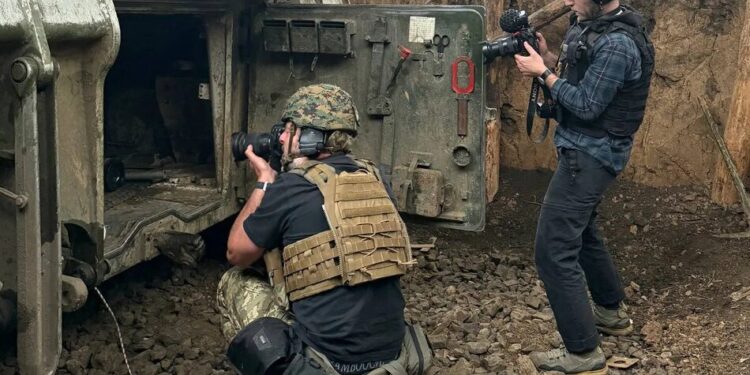 Зеленський відзначив орденами українських та іноземних медійників, чотирьом присвоїв звання заслуженого журналіста