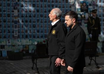 Президент Гондурасу розпочав перший візит до України з вшанування загиблих воїнів