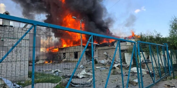 У Краматорську рф влучила у відділення "Нової пошти", в області один загиблий і 8 поранених