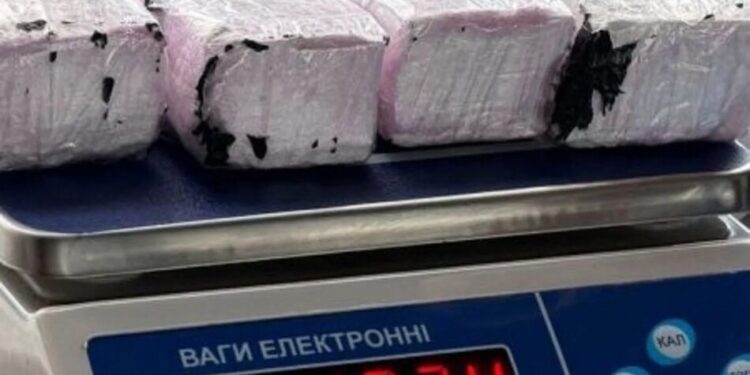 В Україні викрили канал постачання кокаїну, вилучено партію на 52 000 доларів – Офіс Генпрокурора