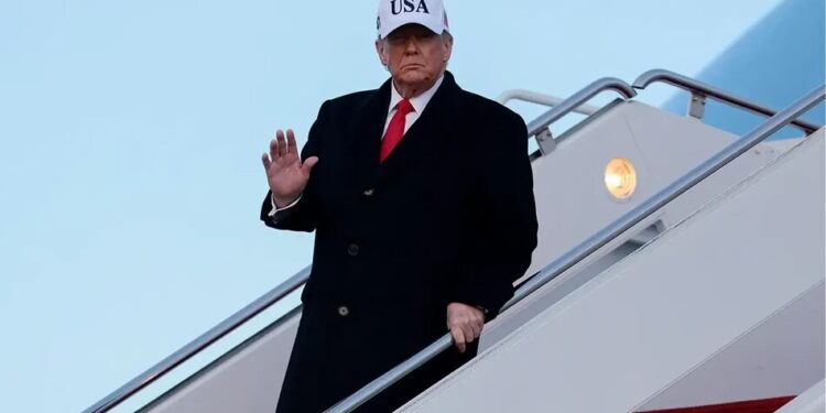 Трамп заявив, що США та Іран ведуть "хороші переговори", але не виключив можливості нанесення ударів