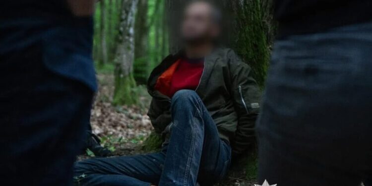 Стрілок з лісу в Ужгороді під час спецоперації вів вогонь у бік правоохоронців – деталі від поліції