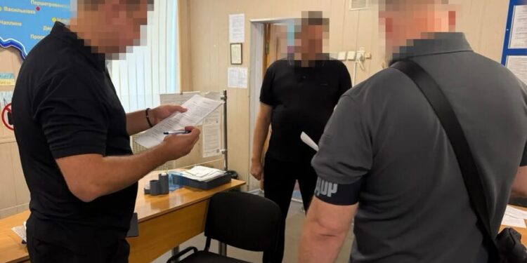 У понад 100 ТЦК по всій Україні прийшли з обшуками – ДБР каже про "чистий четвер"