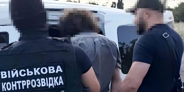 Коригував атаки рф по АЗС і бензовозах на Одещині – СБУ затримала ще одного ворожого агента
