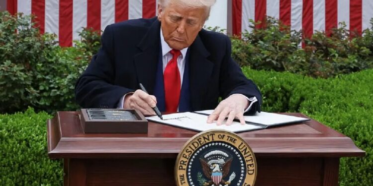 Трамп готовий запровадити нові тарифи для десятків країн цього тижня – FT