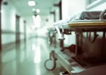 В Ужгороді у лікарні помер чоловік після падіння з вікна ТЦК, відкрито провадження – поліція