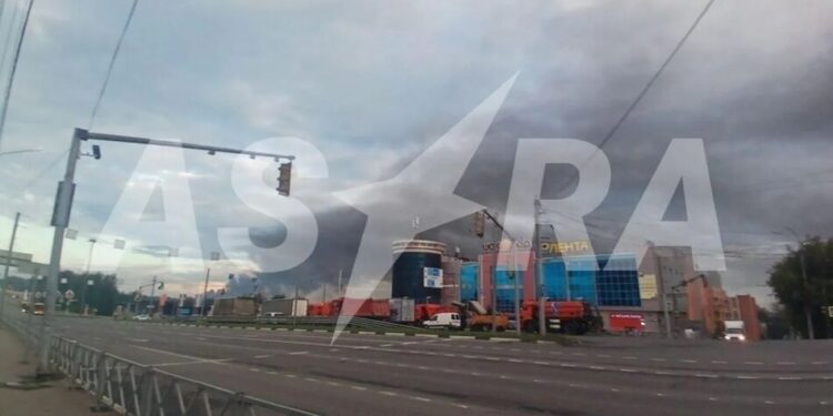 У рф фіксують атаку на НПЗ у ярославлі, лузький полігон та порт усть-луга
