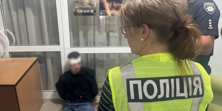 Правоохоронці затримали чоловіка, який зарізав лікарку під час проходження ВЛК у Києві