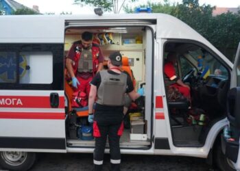 Удар по Запоріжжю: загинув чоловік, 22-річного хлопця дістали з-під завалів