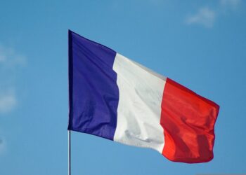 Франція викликала російського дипломата через кібератаки рф