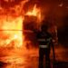 У Києві після нічної атаки виникли пожежі у трьох районах, згоріли склад і 11 автомобілів